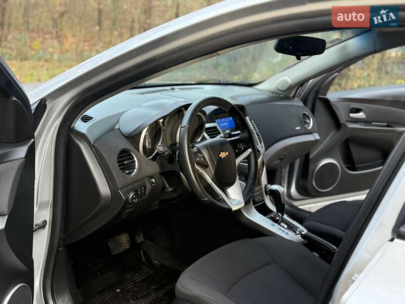 Седан Chevrolet Cruze 2012 в Львові