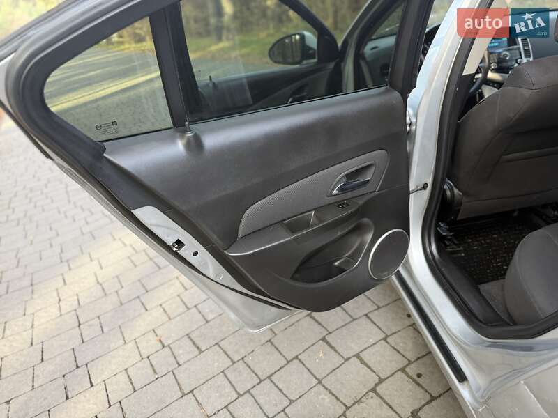 Седан Chevrolet Cruze 2012 в Львові