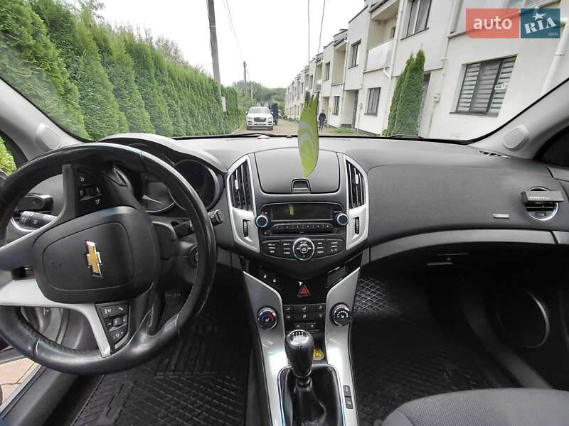 Хэтчбек Chevrolet Cruze 2012 в Львове