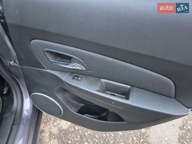 Универсал Chevrolet Cruze 2013 в Ровно фото 32 Универсал Chevrolet Cruze 2013 в Ровно
