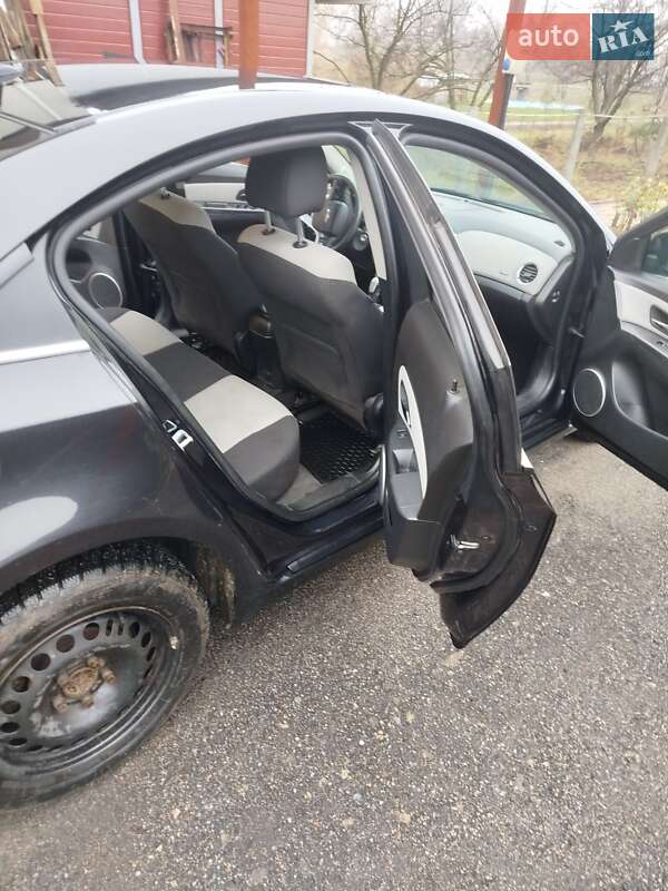 Седан Chevrolet Cruze 2011 в Буче