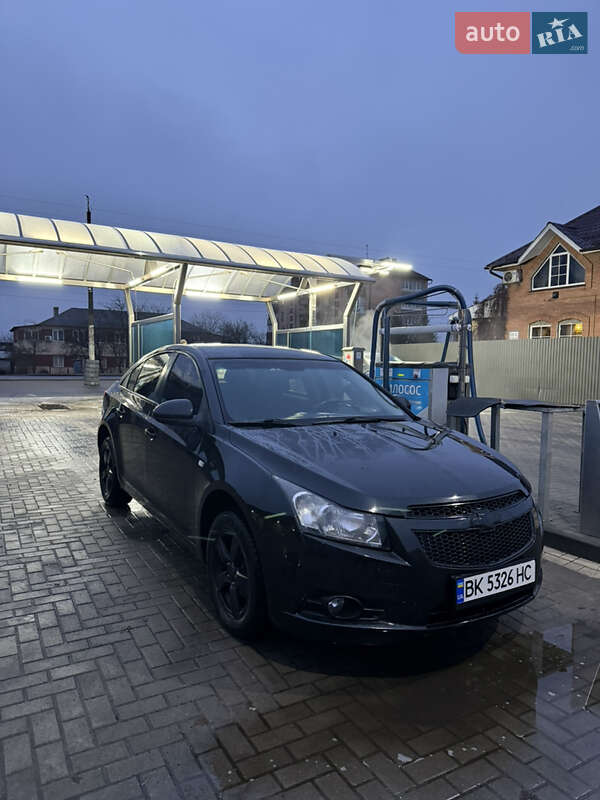 Седан Chevrolet Cruze 2011 в Сарнах