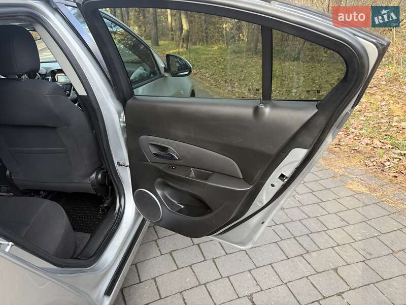 Седан Chevrolet Cruze 2012 в Львові