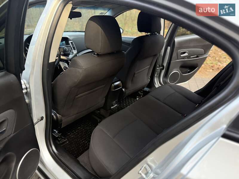 Седан Chevrolet Cruze 2012 в Львові
