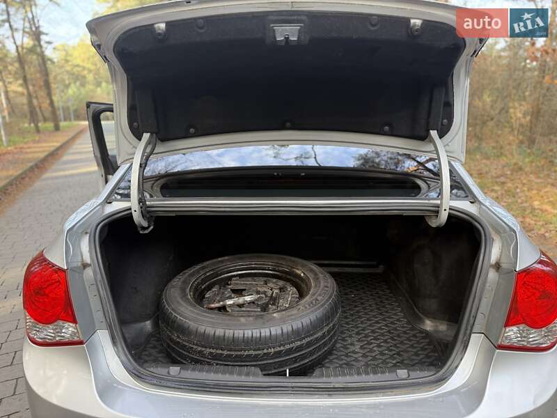 Седан Chevrolet Cruze 2012 в Львові