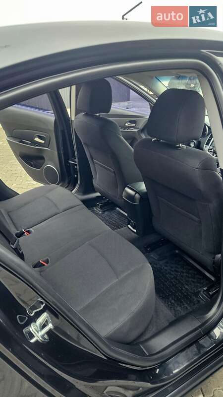 Седан Chevrolet Cruze 2012 в Чернівцях