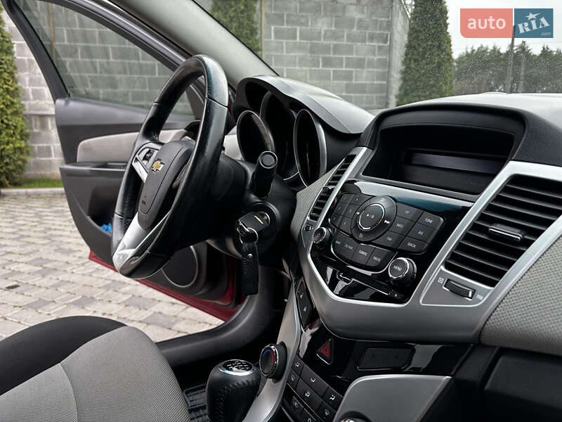 Седан Chevrolet Cruze 2011 в Кропивницком
