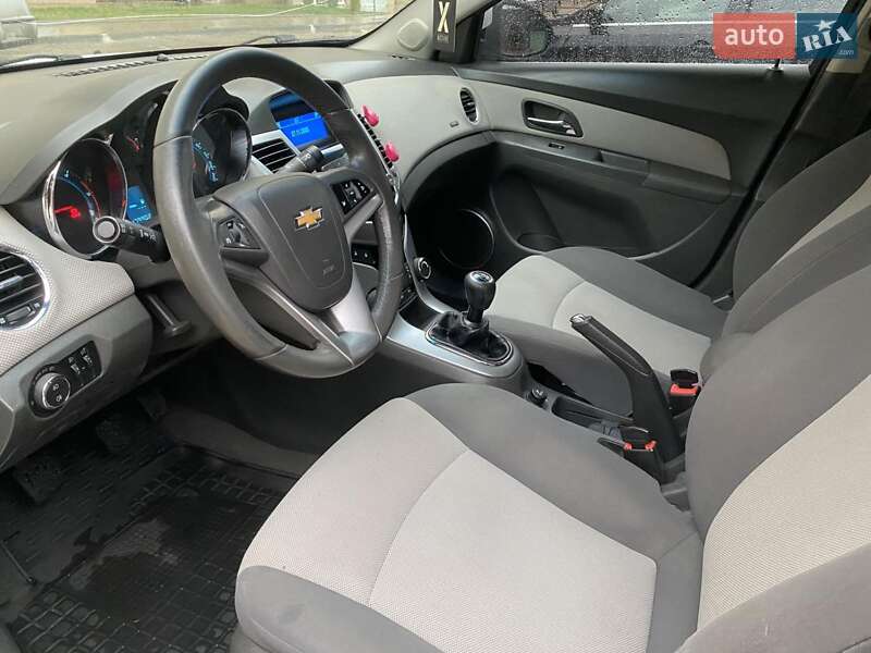 Седан Chevrolet Cruze 2010 в Кременчуге