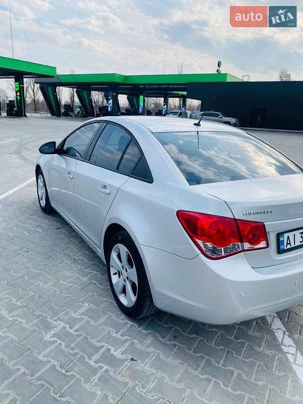Седан Chevrolet Cruze 2011 в Бучі