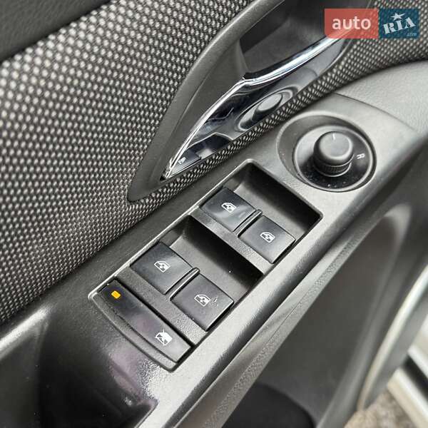 Седан Chevrolet Cruze 2011 в Дніпрі