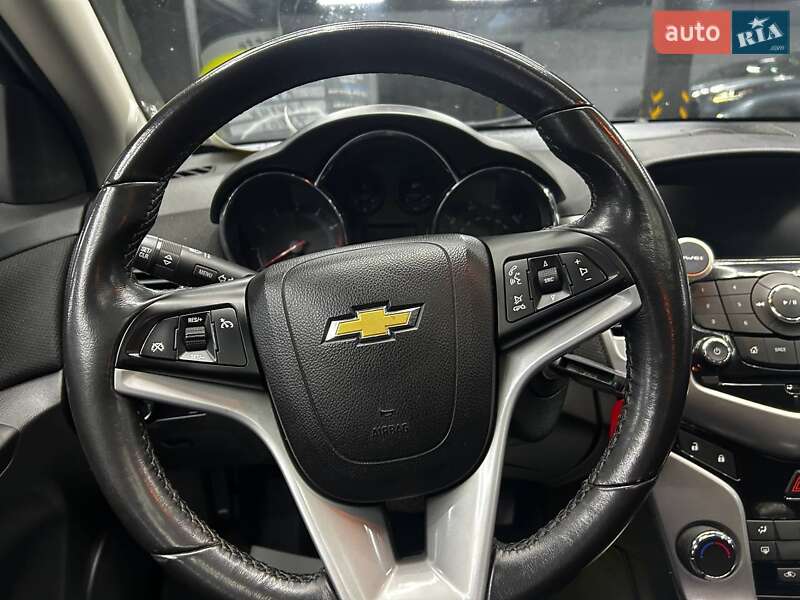 Седан Chevrolet Cruze 2013 в Чернівцях