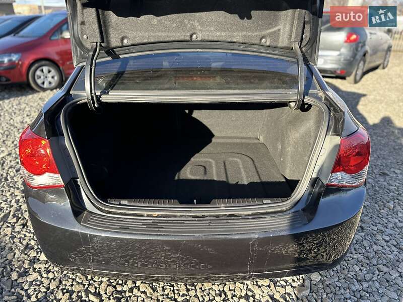 Седан Chevrolet Cruze 2010 в Смілі