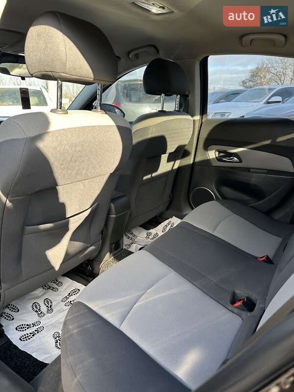 Седан Chevrolet Cruze 2010 в Смілі