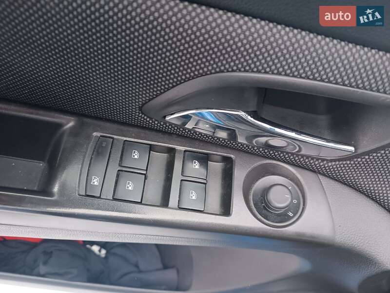 Хэтчбек Chevrolet Cruze 2011 в Полтаве