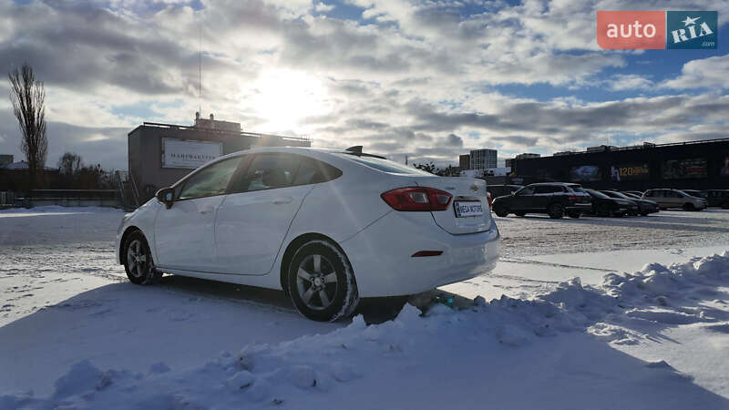 Седан Chevrolet Cruze 2017 в Киеве