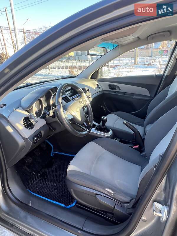 Седан Chevrolet Cruze 2010 в Львові