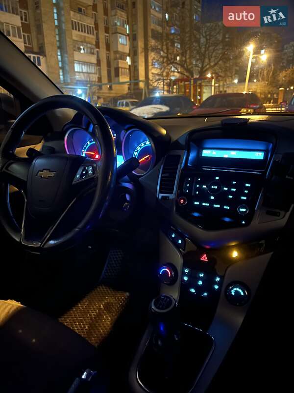 Седан Chevrolet Cruze 2010 в Львові