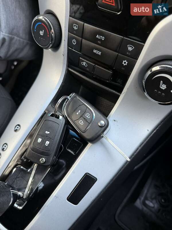 Седан Chevrolet Cruze 2012 в Нововолинську