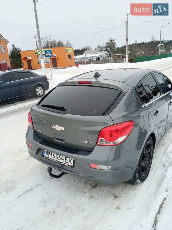 Хэтчбек Chevrolet Cruze 2011 в Емильчине