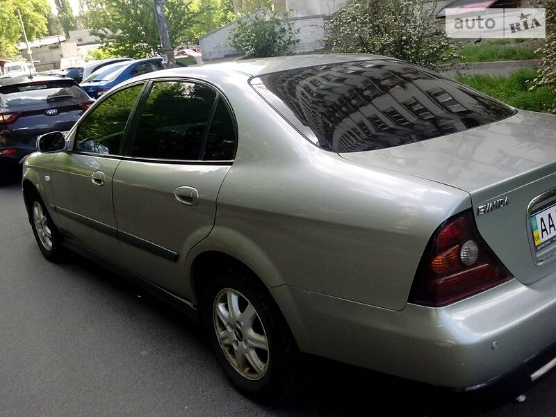 Седан Chevrolet Evanda 2005 в Києві