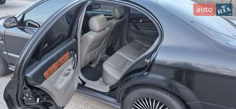 Седан Chevrolet Evanda 2005 в Дубно