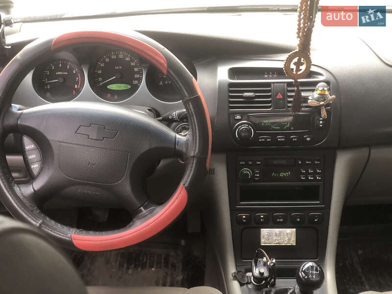 Седан Chevrolet Evanda 2005 в Ужгороді