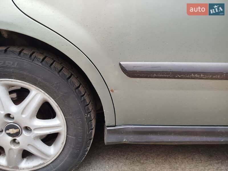 Седан Chevrolet Evanda 2004 в Фастове