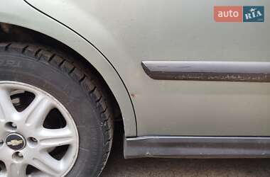 Седан Chevrolet Evanda 2004 в 