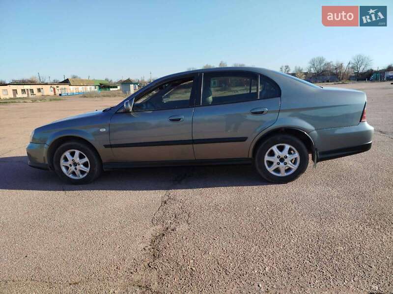 Седан Chevrolet Evanda 2004 в Прилуках