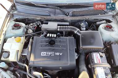 Седан Chevrolet Evanda 2004 в 