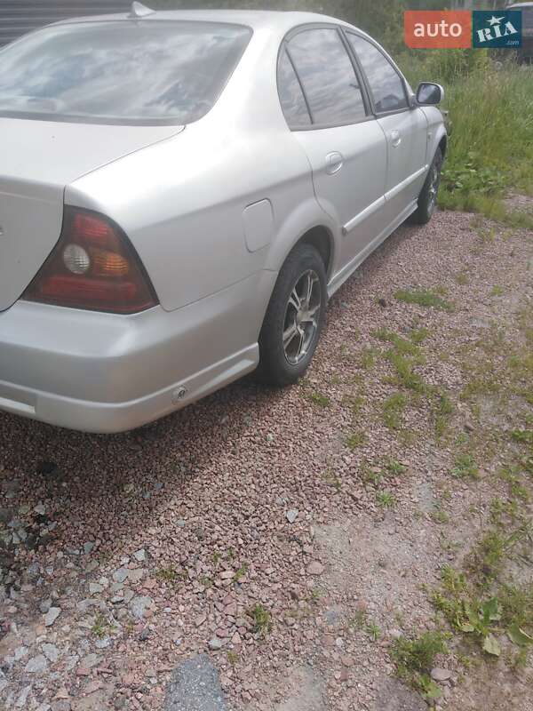 Седан Chevrolet Evanda 2005 в 