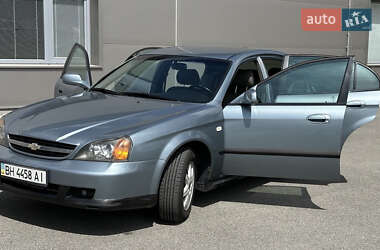 Седан Chevrolet Evanda 2005 в Южном