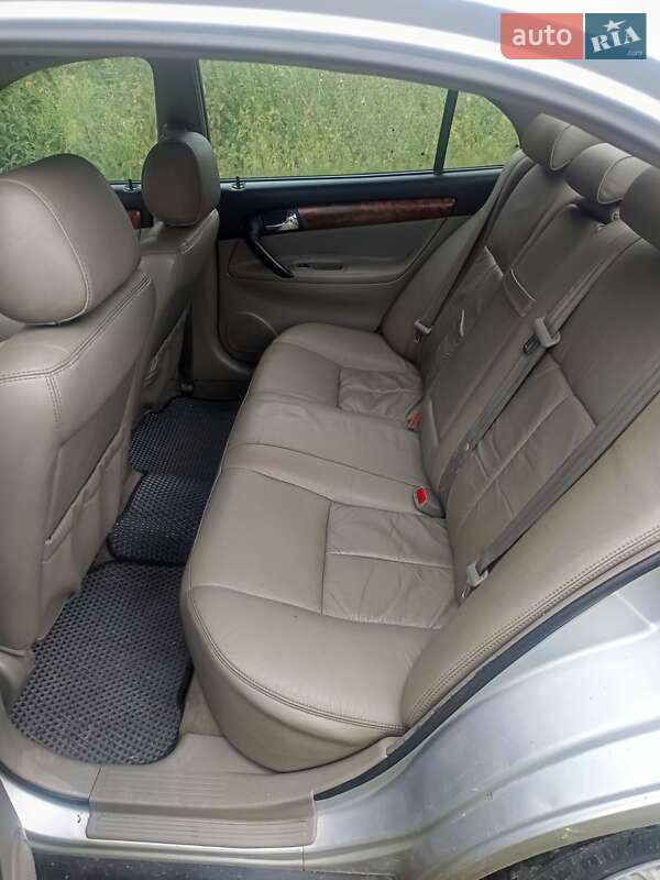 Седан Chevrolet Evanda 2006 в Овруче