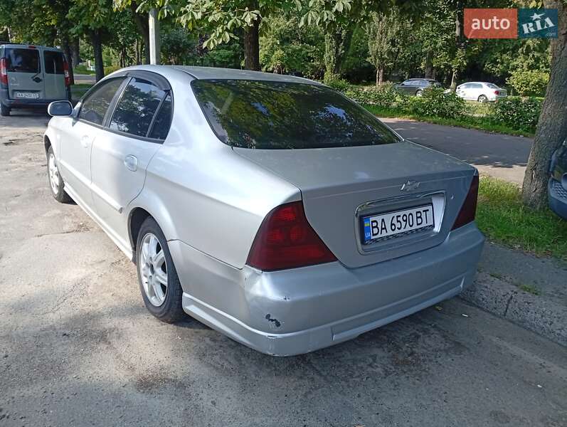 Седан Chevrolet Evanda 2005 в Киеве