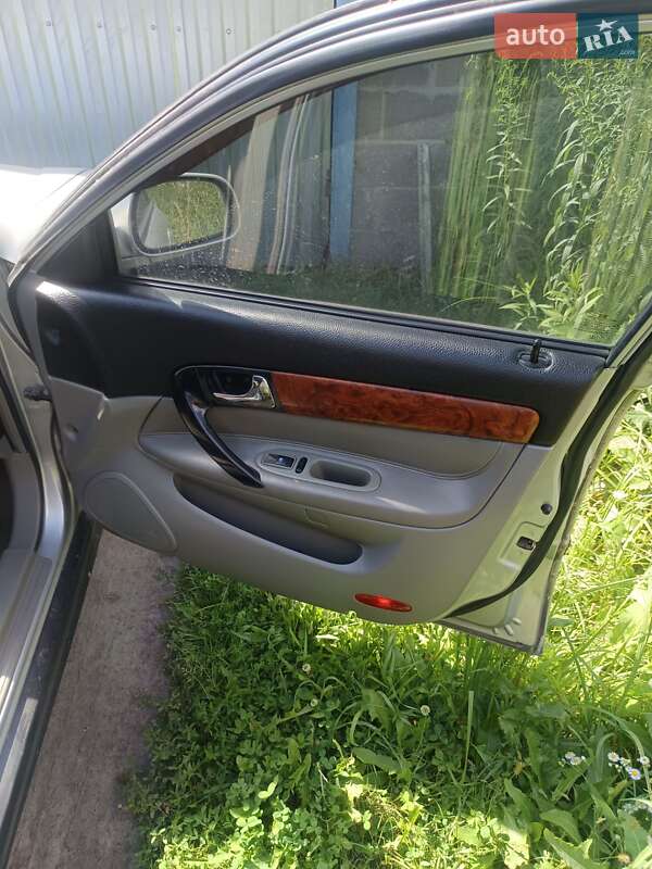 Седан Chevrolet Evanda 2006 в Овруче