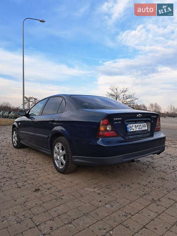 Седан Chevrolet Evanda 2005 в Львове