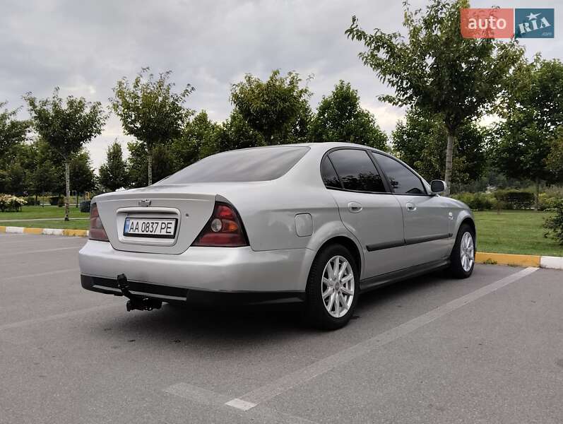 Седан Chevrolet Evanda 2005 в Киеве