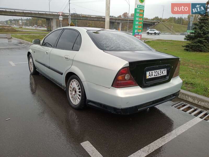 Седан Chevrolet Evanda 2005 в Киеве