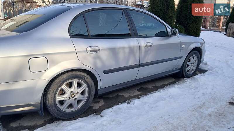 Седан Chevrolet Evanda 2006 в Борщеве