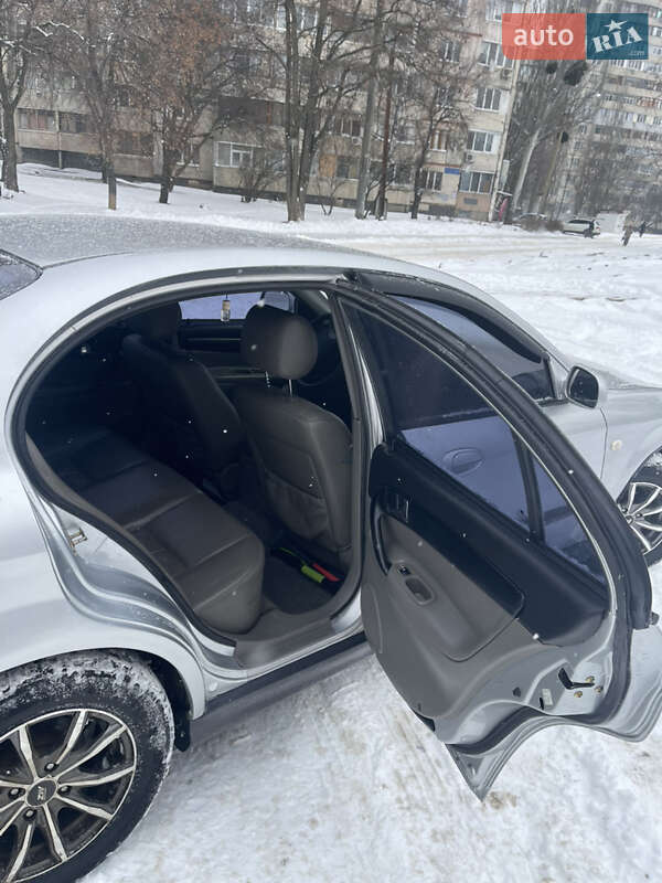 Седан Chevrolet Evanda 2006 в Харькове