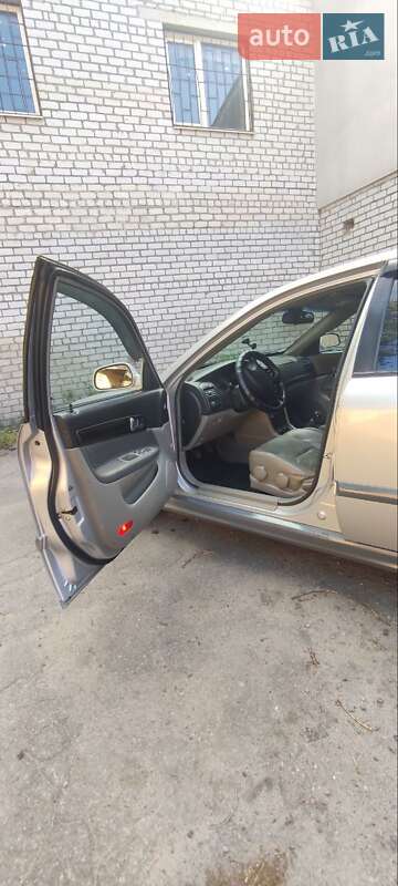 Седан Chevrolet Evanda 2005 в Кременчуці