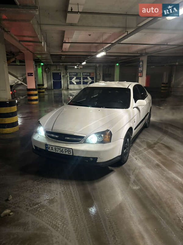 Седан Chevrolet Evanda 2004 в Киеве