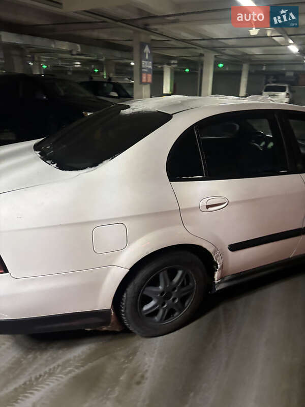 Седан Chevrolet Evanda 2004 в Киеве