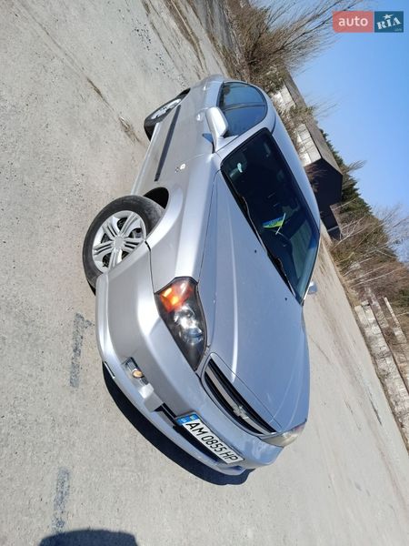 Седан Chevrolet Evanda 2006 в Нетешине
