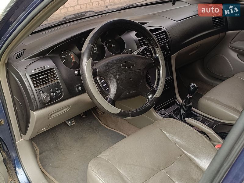 Седан Chevrolet Evanda 2005 в Каневі