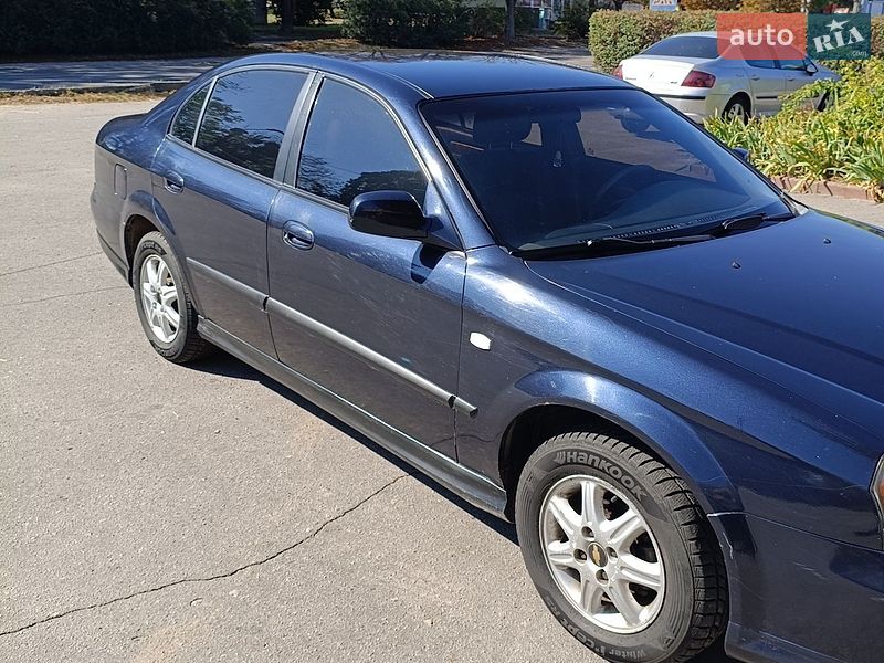 Седан Chevrolet Evanda 2005 в Каневе