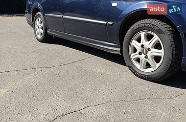 Седан Chevrolet Evanda 2005 в Каневе