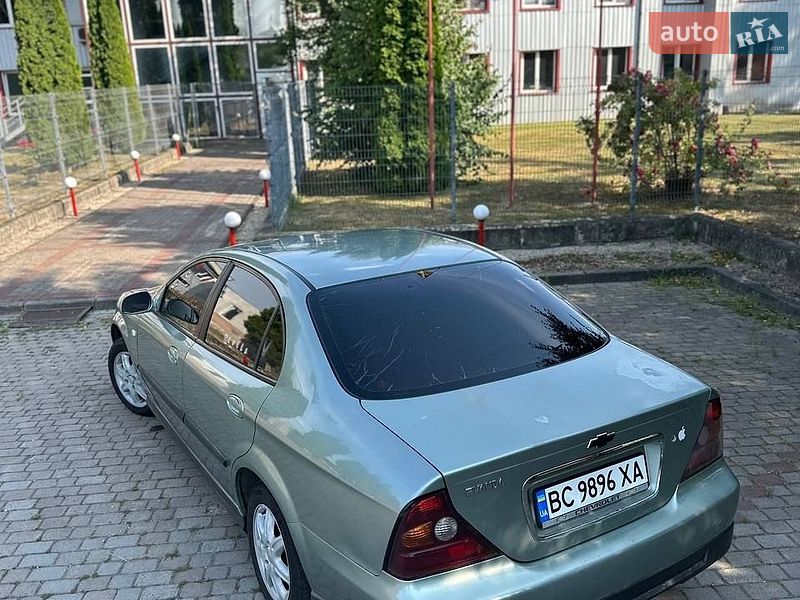 Седан Chevrolet Evanda 2005 в Буске