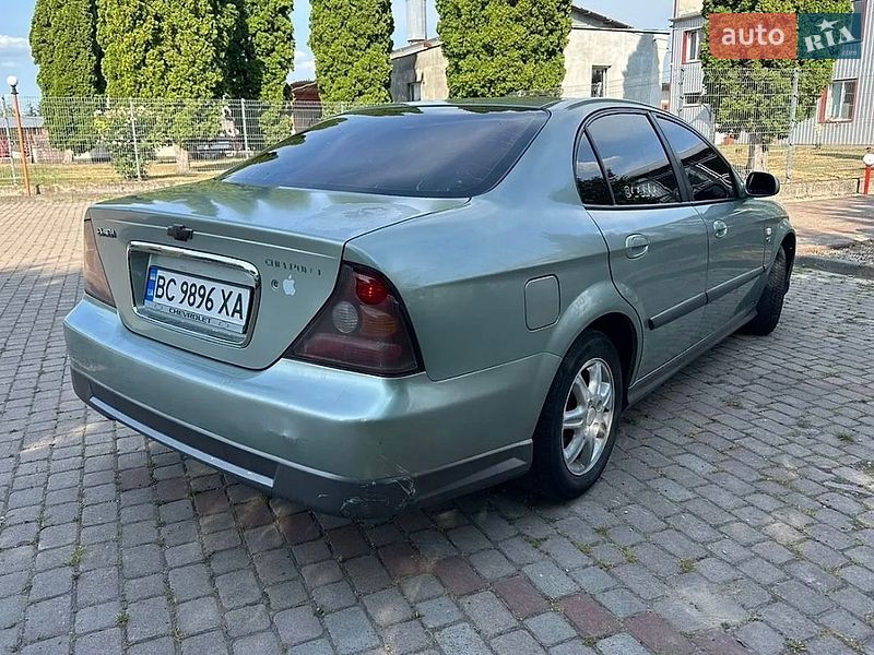 Седан Chevrolet Evanda 2005 в Буске