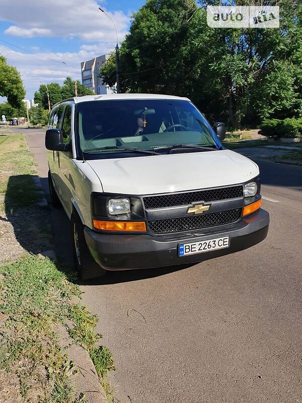 Грузовой фургон Chevrolet Express 2003 в Николаеве